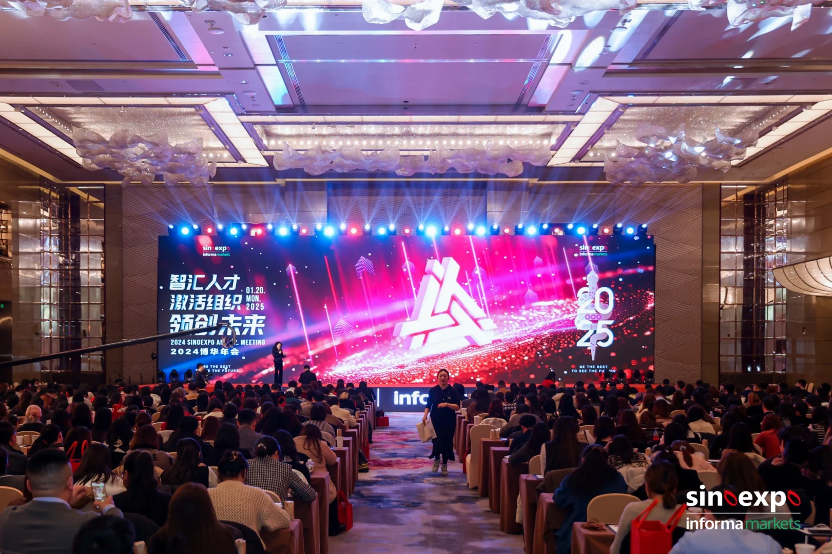 00后会展职场人|年会现场