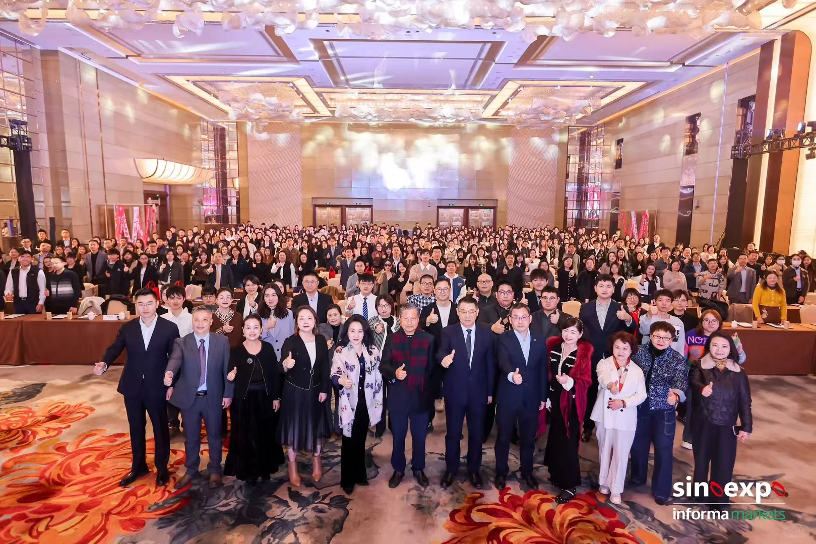 00后会展职场人|年会现场