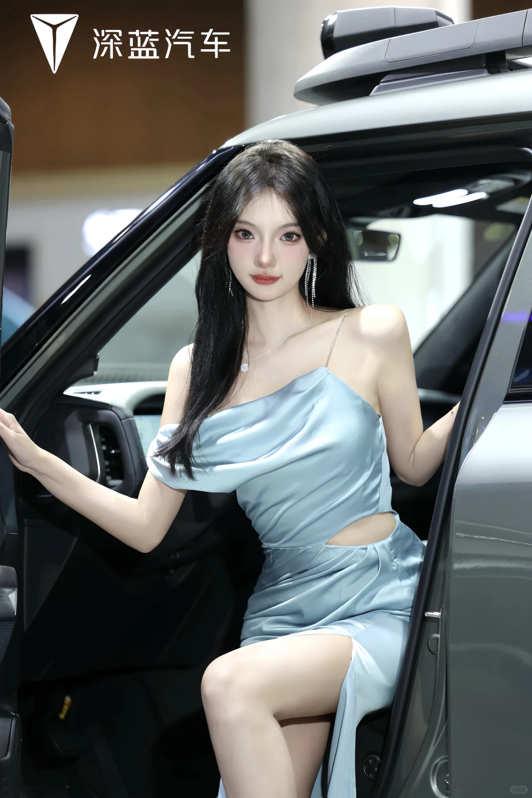 04女大学生认真搬砖的一天?