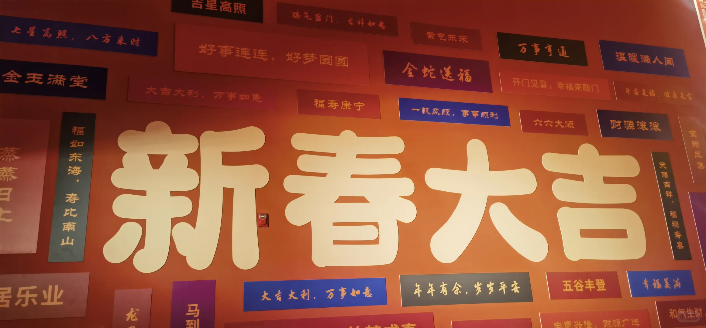 打卡春节主题非遗展