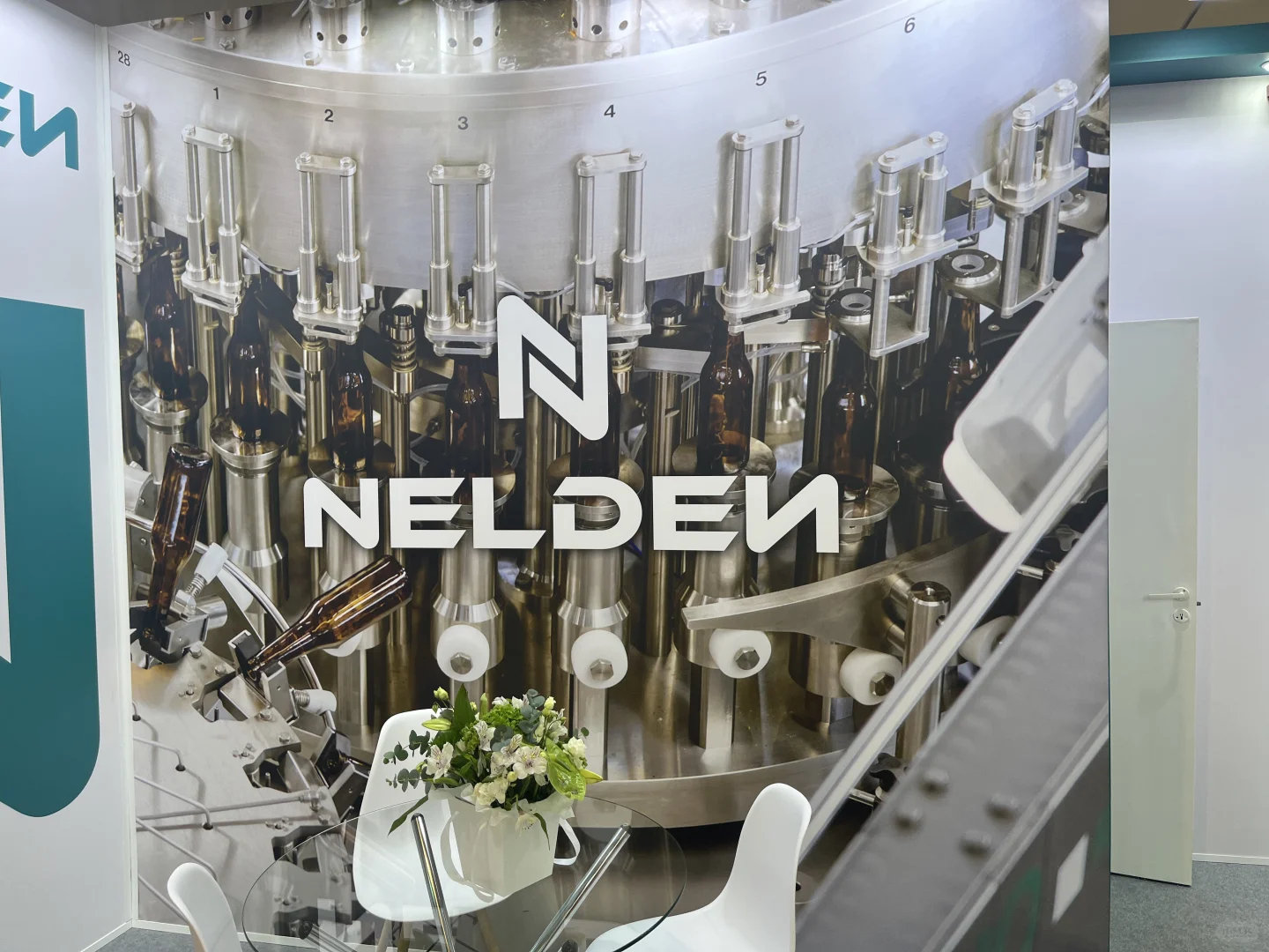 ?硬核工科男的展会打工记：PTFE材料，真酷！