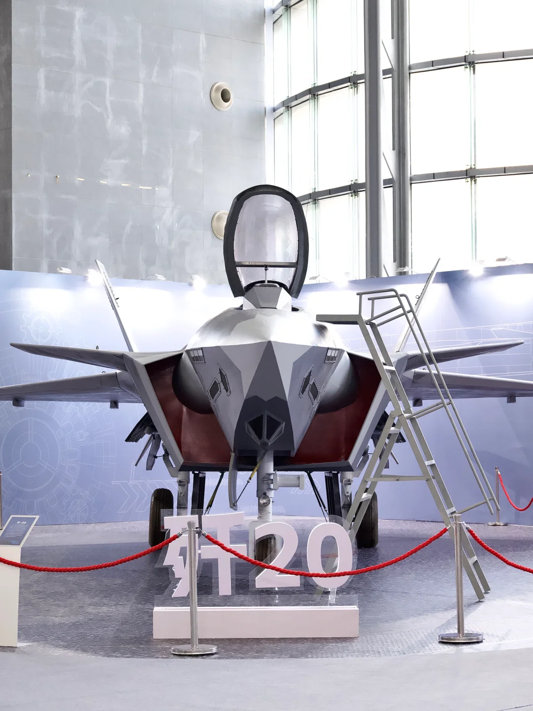 不要再说过年没地方去～1200平米航展来了！