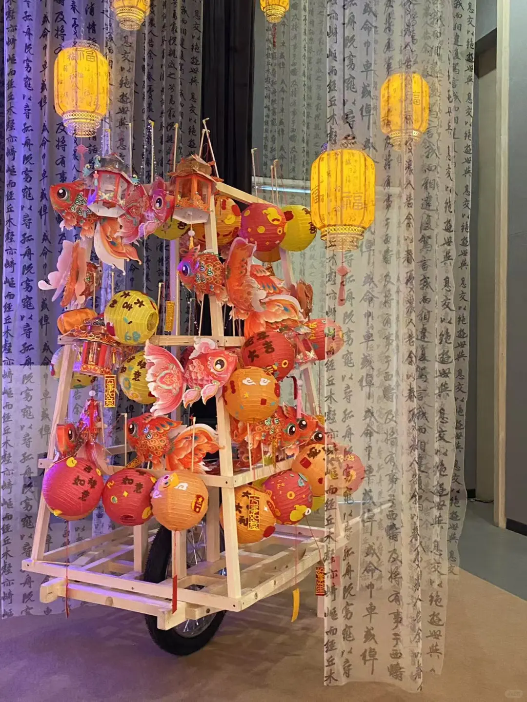 蛇年鸿鹄里文化艺术空间迎五路财神