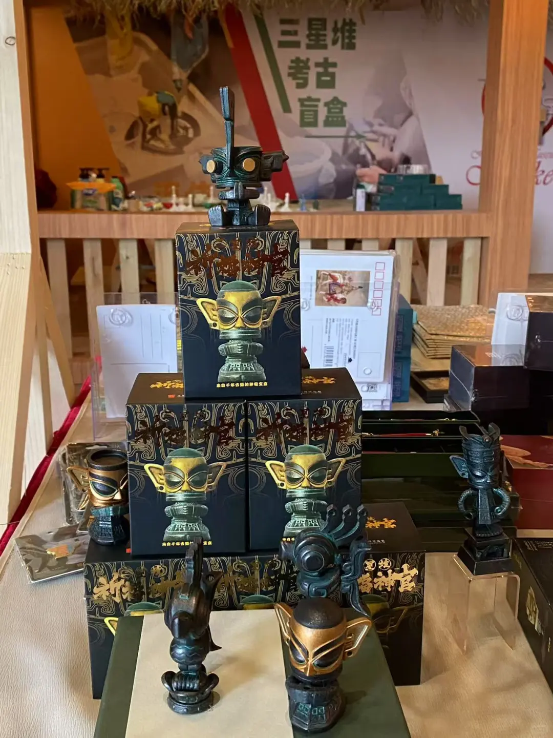 蛇年鸿鹄里文化艺术空间迎五路财神