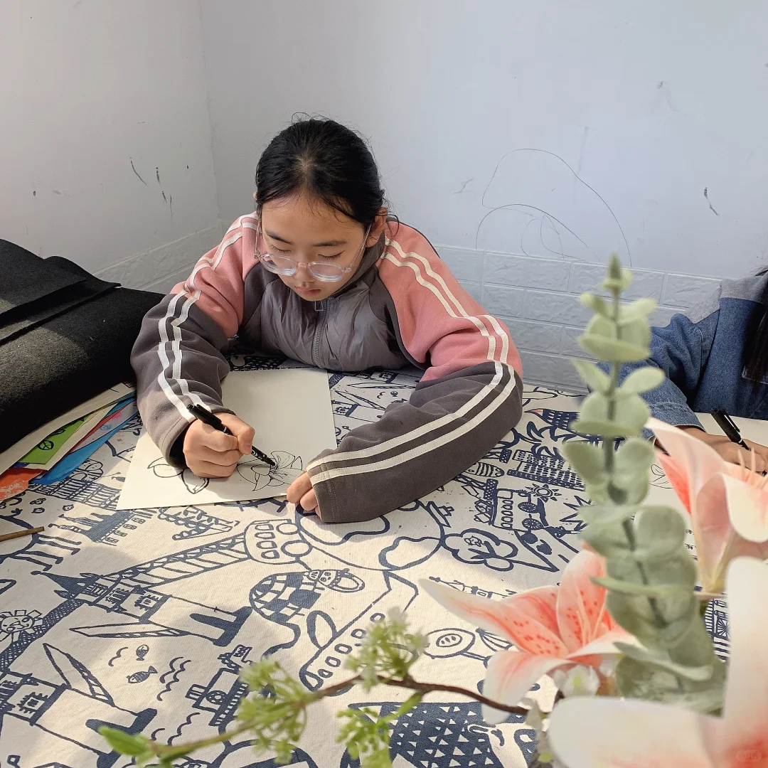 一支笔，一张纸，便是全部。