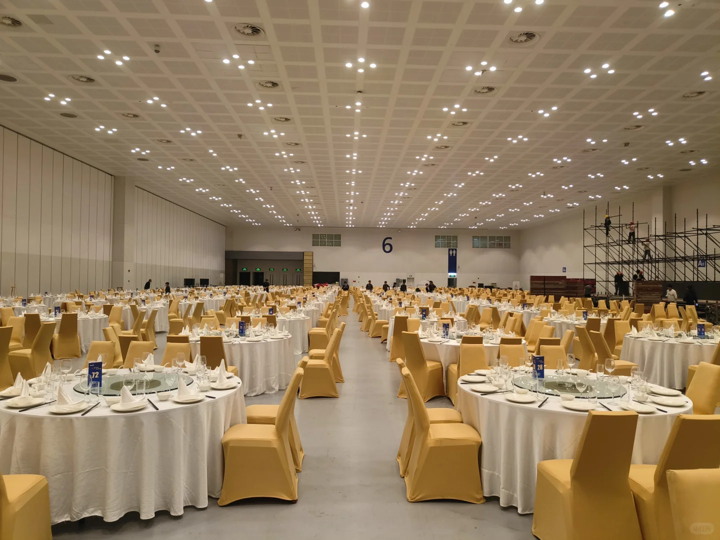 宴会厅全是大脑袋！！！