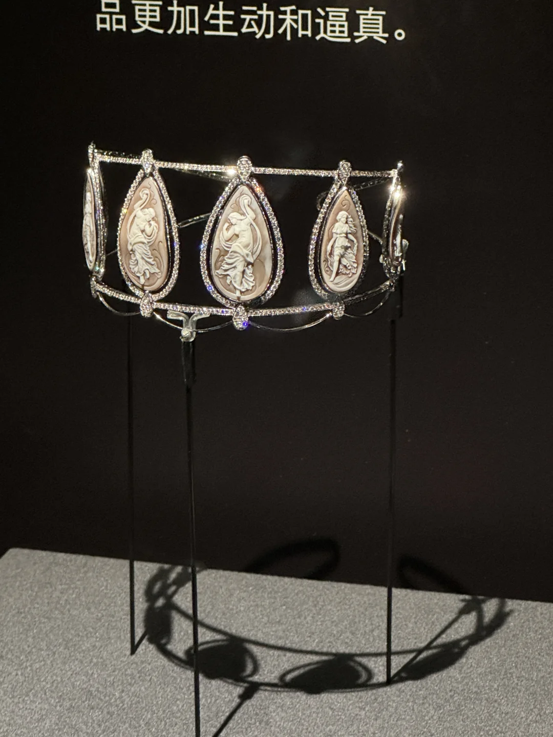 粤博“凝眸”艺术展??简直美到失语?