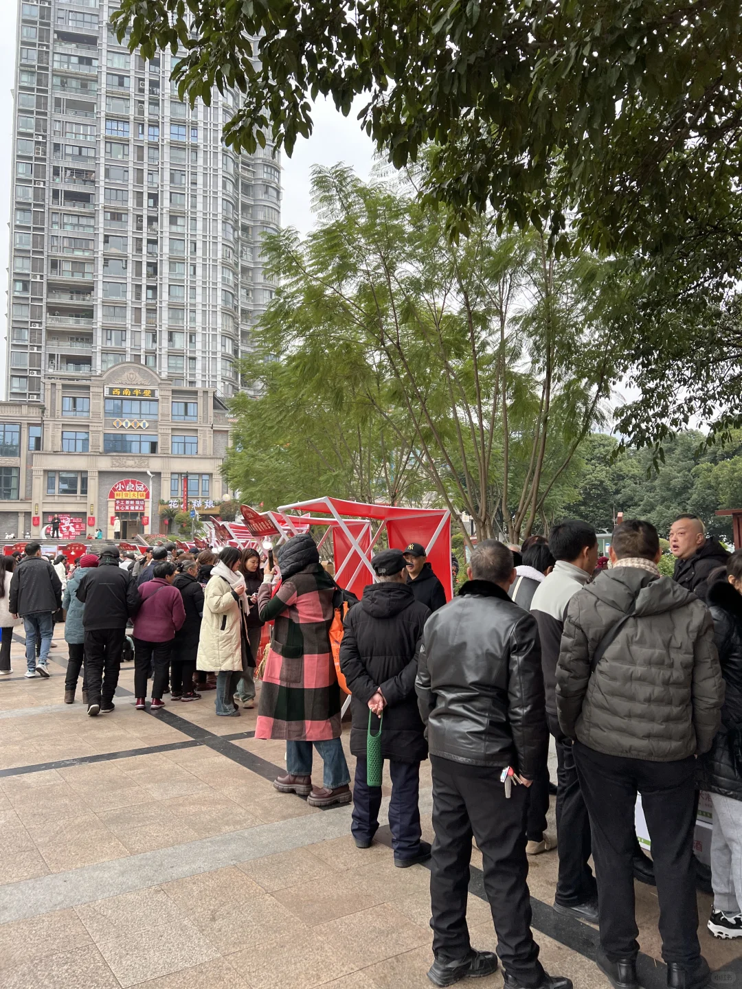 宜宾今天在这里人山人海！！！