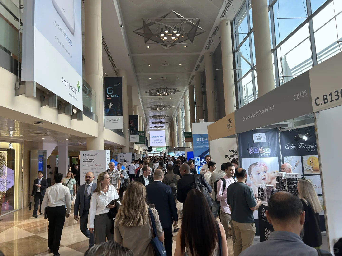 别人过年我“搬砖”，Arab Health现场直击