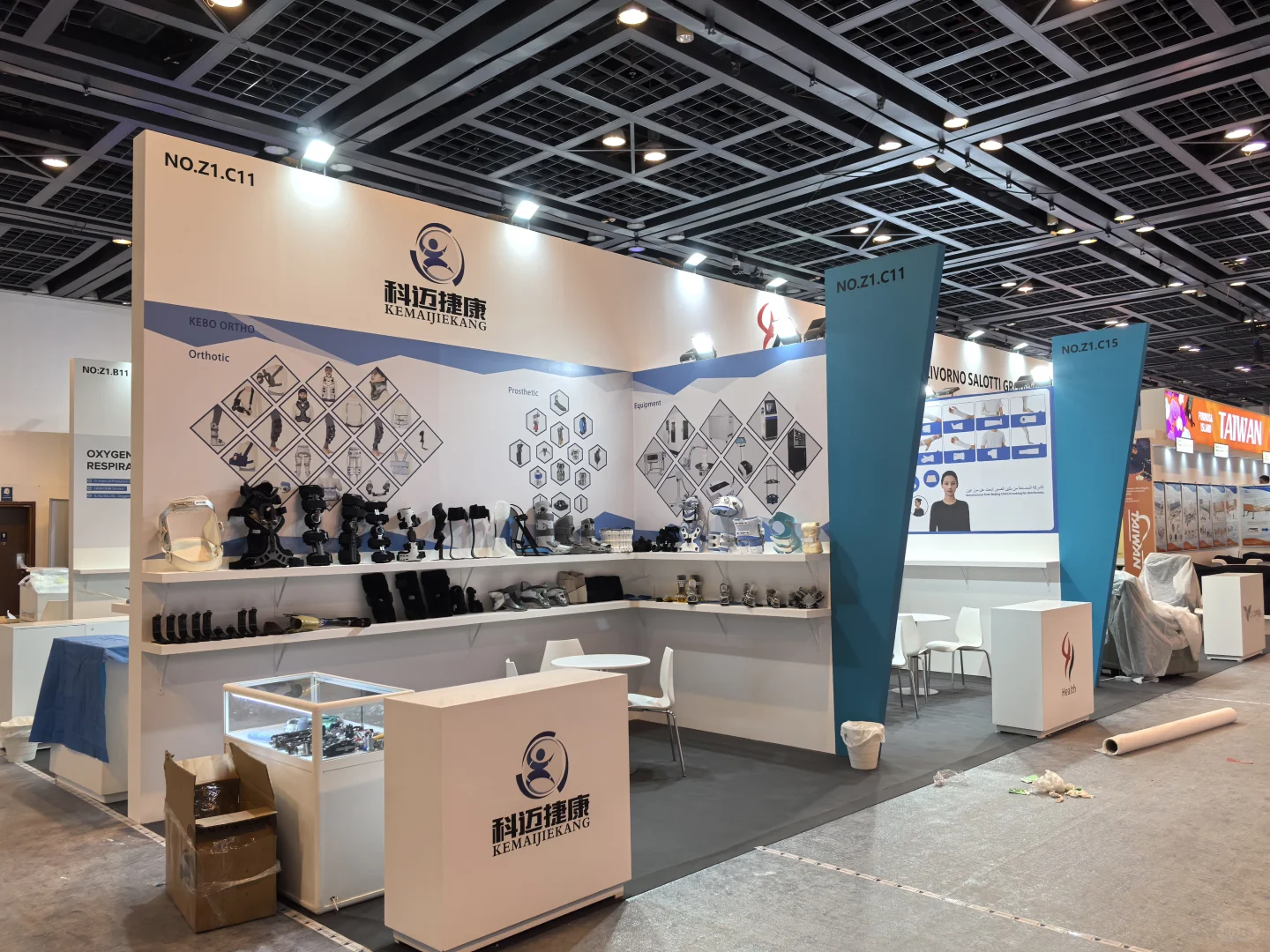 别人过年我“搬砖”，Arab Health现场直击