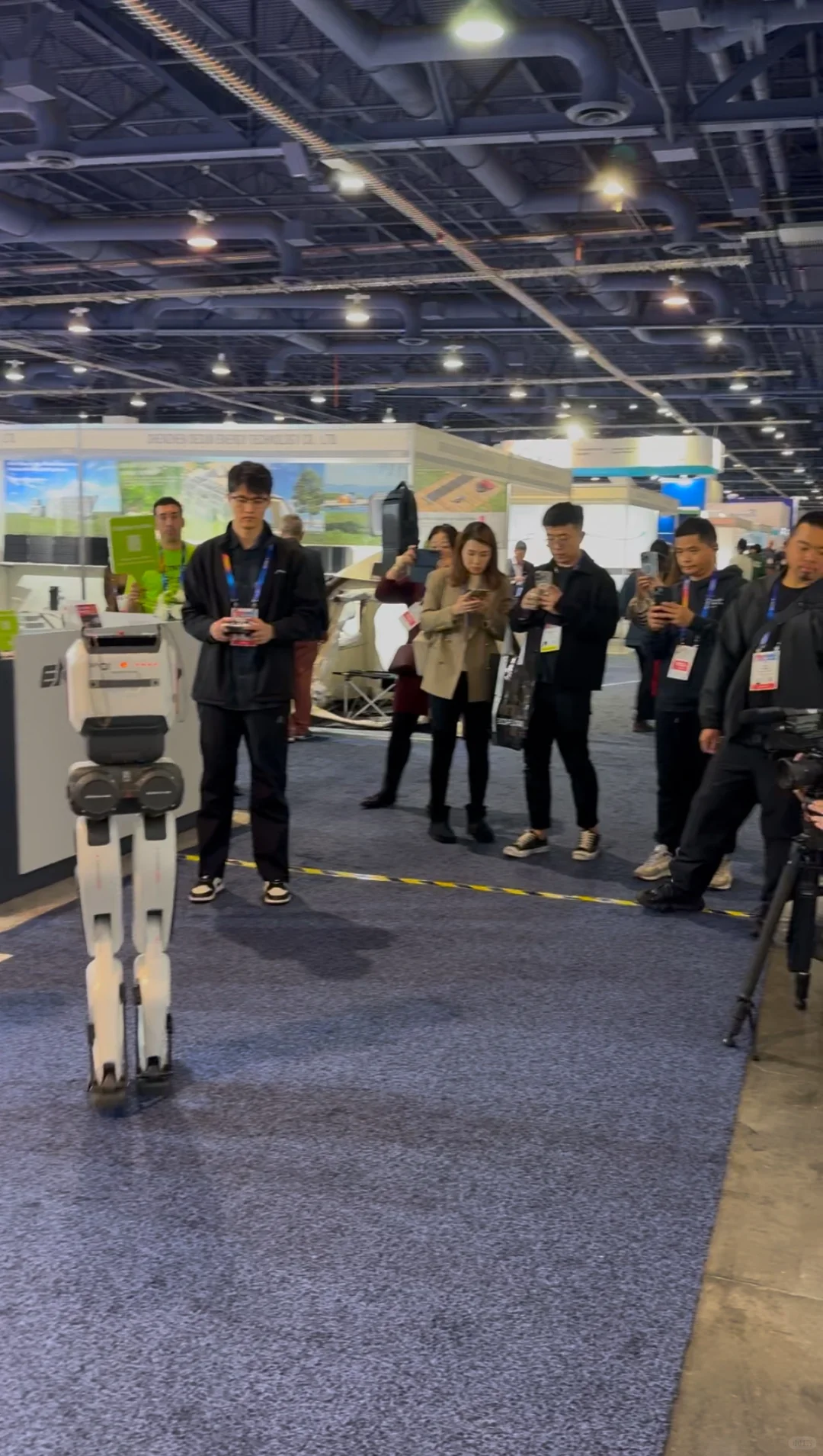 ?：拉斯维加斯CES2025电子展的第一天