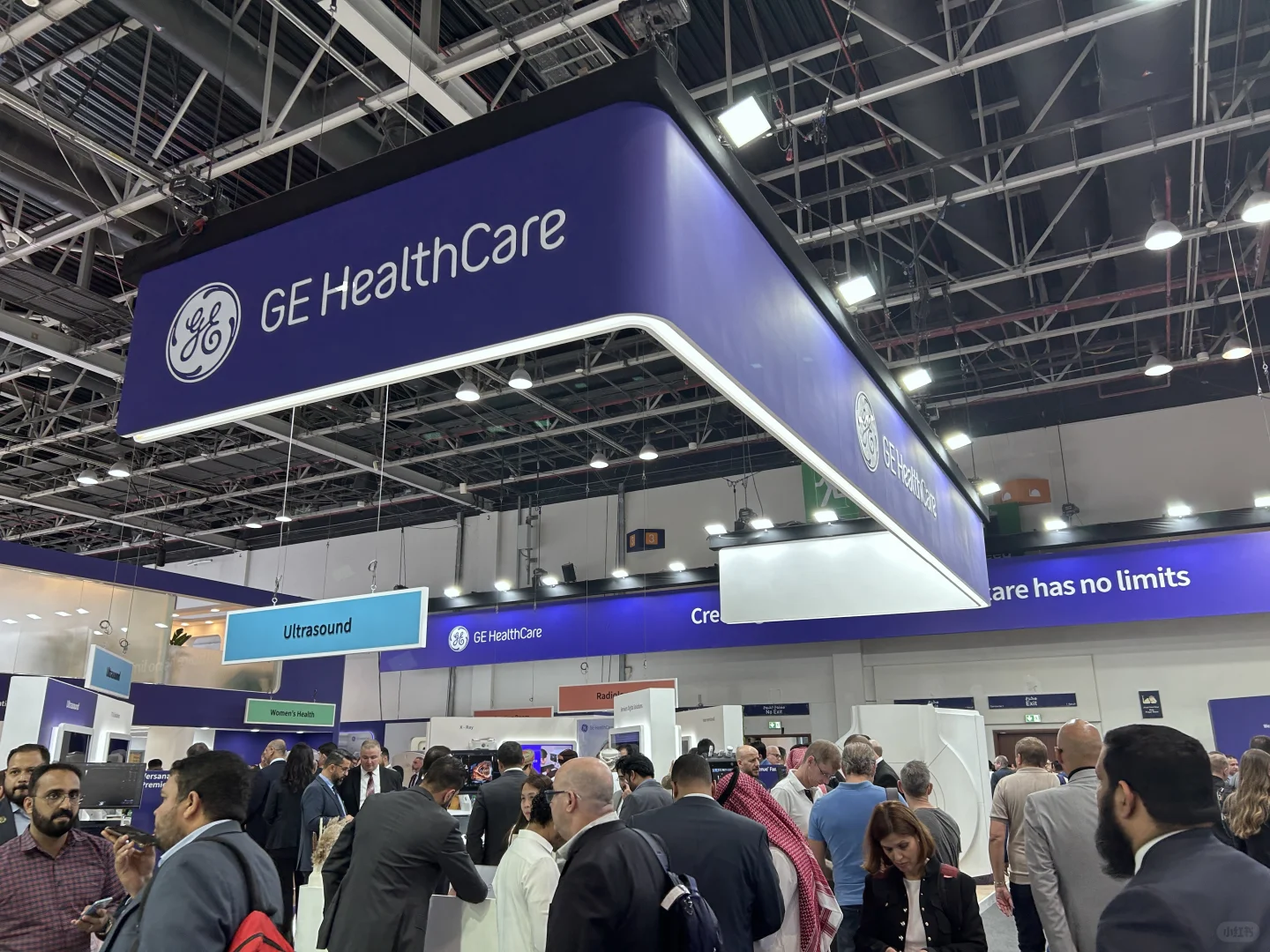 别人过年我“搬砖”，Arab Health现场直击