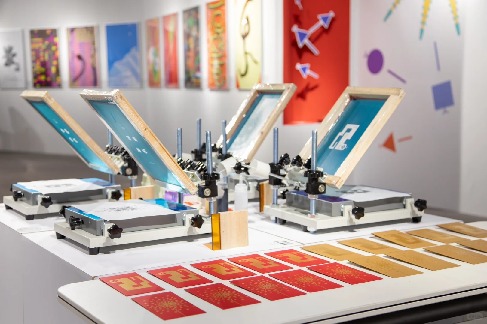 展讯｜百新—蛇年海报设计迎新展