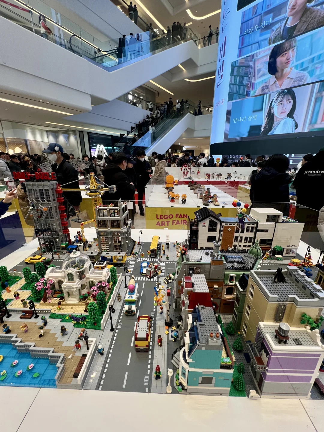 水原Starfield一楼乐高粉艺术展