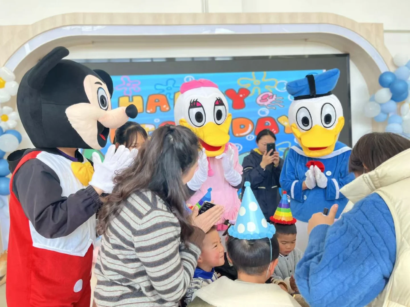 为娃挑园挑花眼？云大会展幼儿园锁死