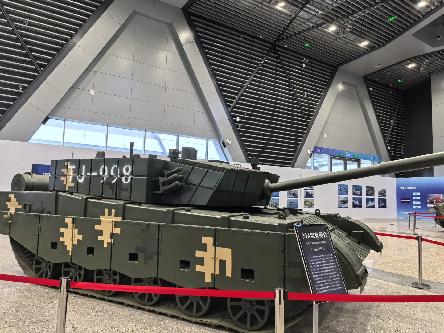 ?【安庆航天航空国防展】还能开坦克？