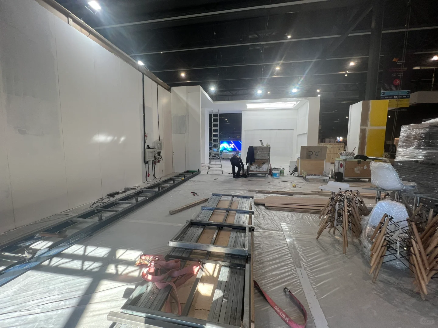 ??巴塞翻译妹的春节奇遇记| ISE展会搭建