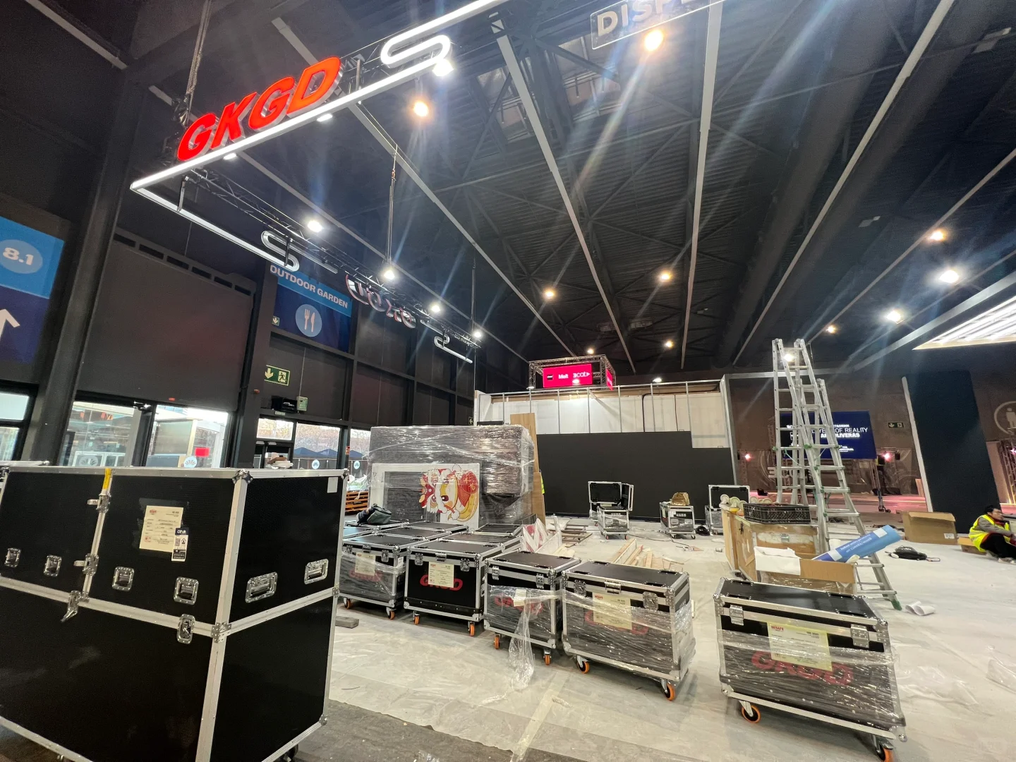 ??巴塞翻译妹的春节奇遇记| ISE展会搭建