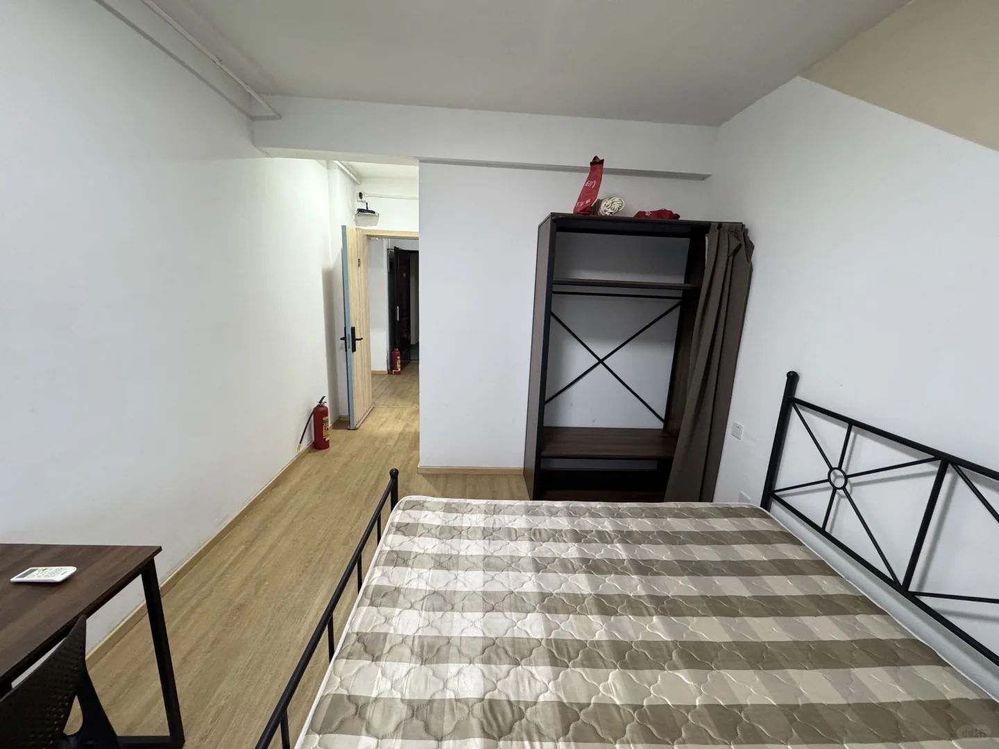 杭州租房 地铁1号线零距离独卫带阳台1100