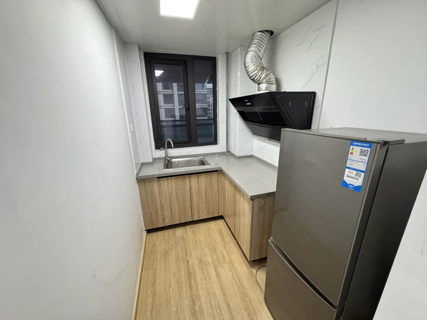 杭州租房 地铁1号线零距离独卫带阳台1100