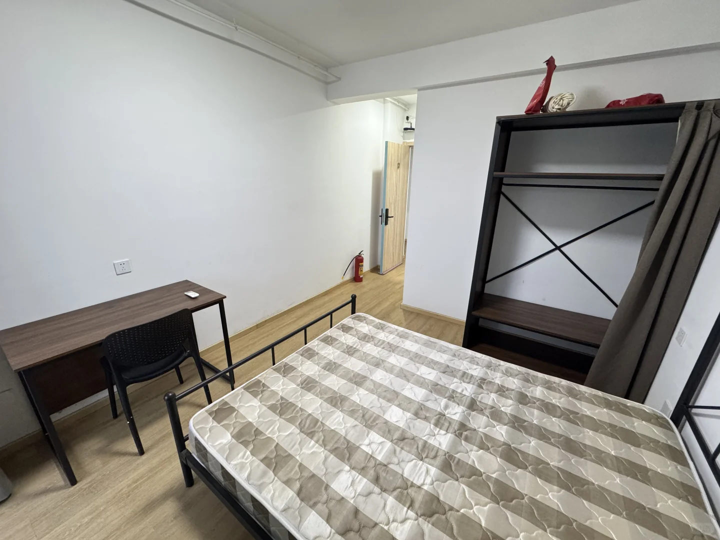 杭州租房 地铁1号线零距离独卫带阳台1100