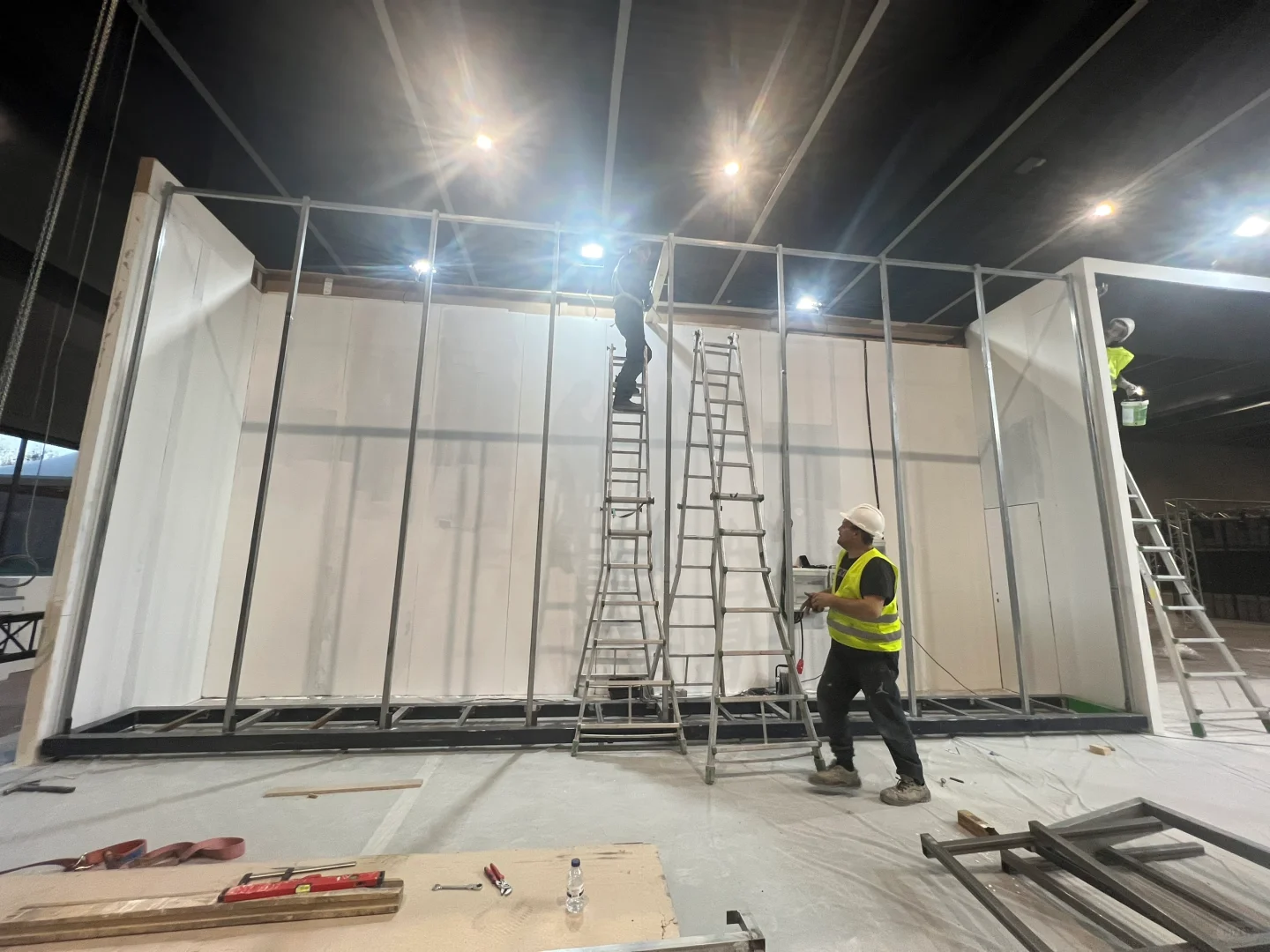 ??巴塞翻译妹的春节奇遇记| ISE展会搭建