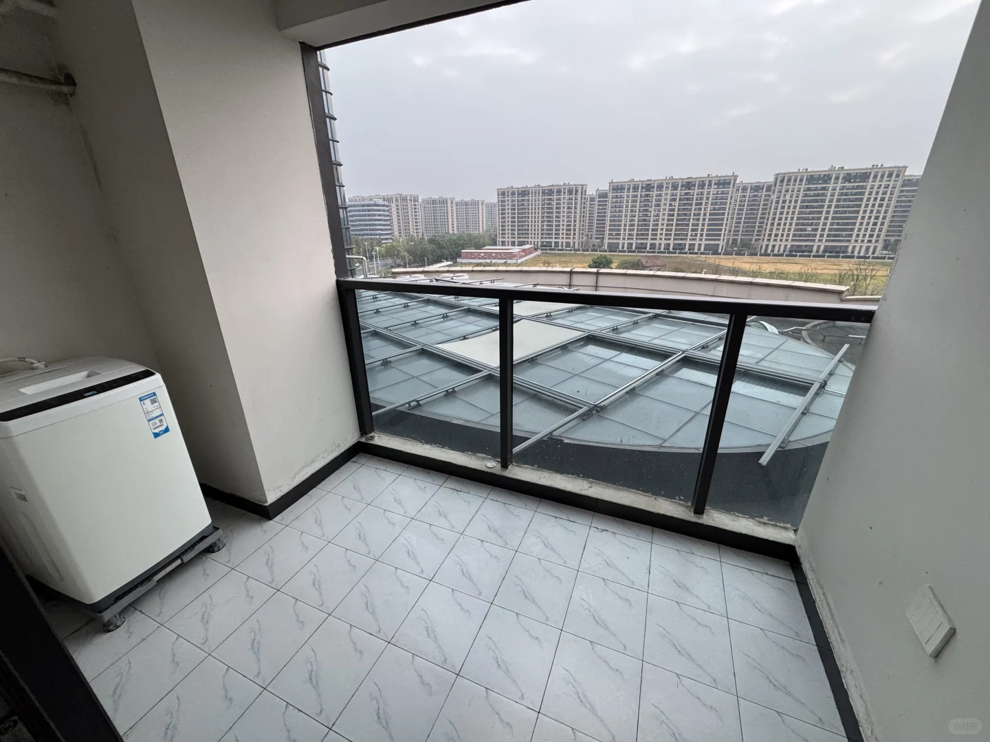 杭州租房 地铁1号线零距离独卫带阳台1100