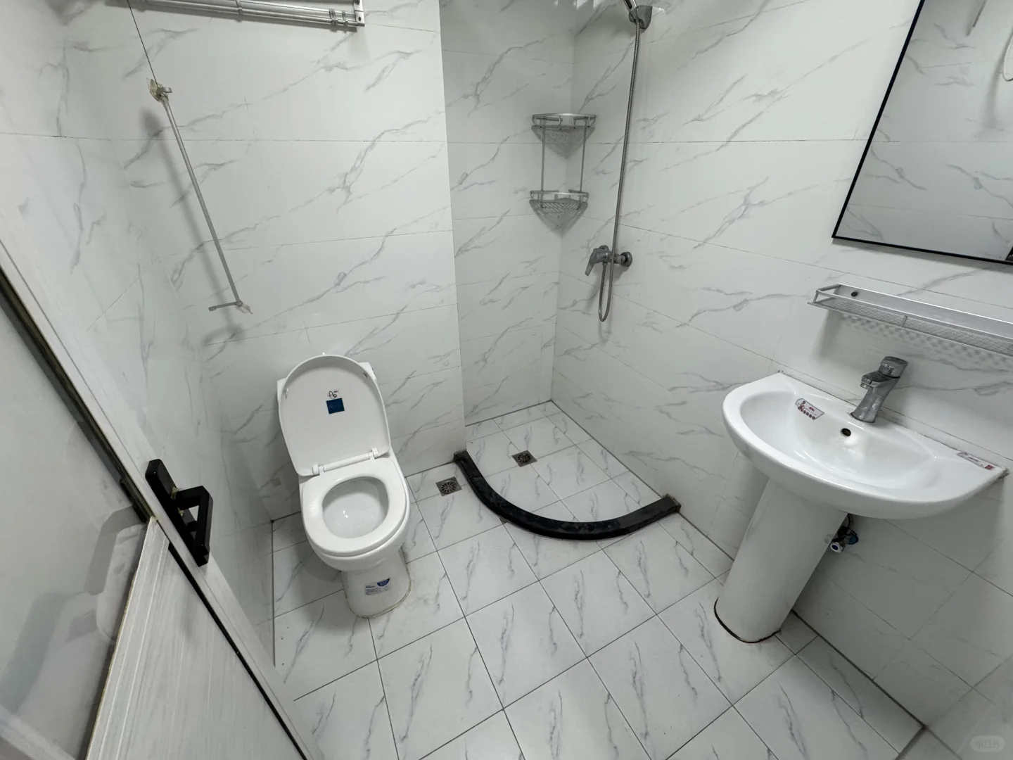 杭州租房 地铁1号线零距离独卫带阳台1100