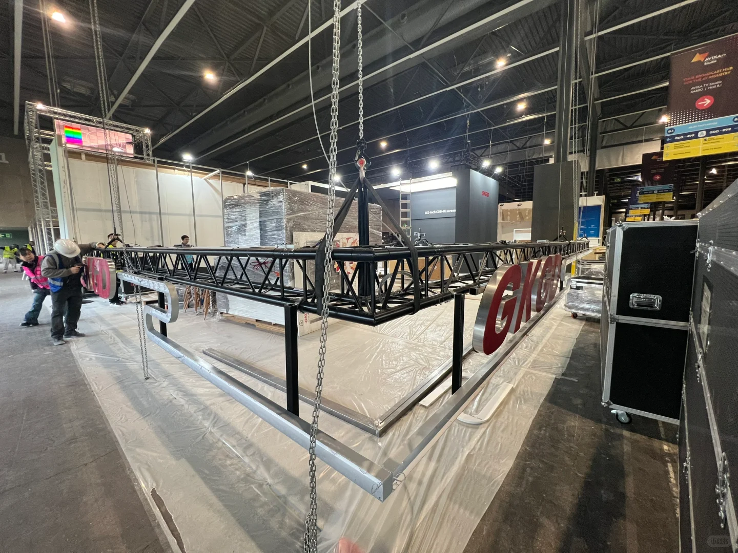 ??巴塞翻译妹的春节奇遇记| ISE展会搭建