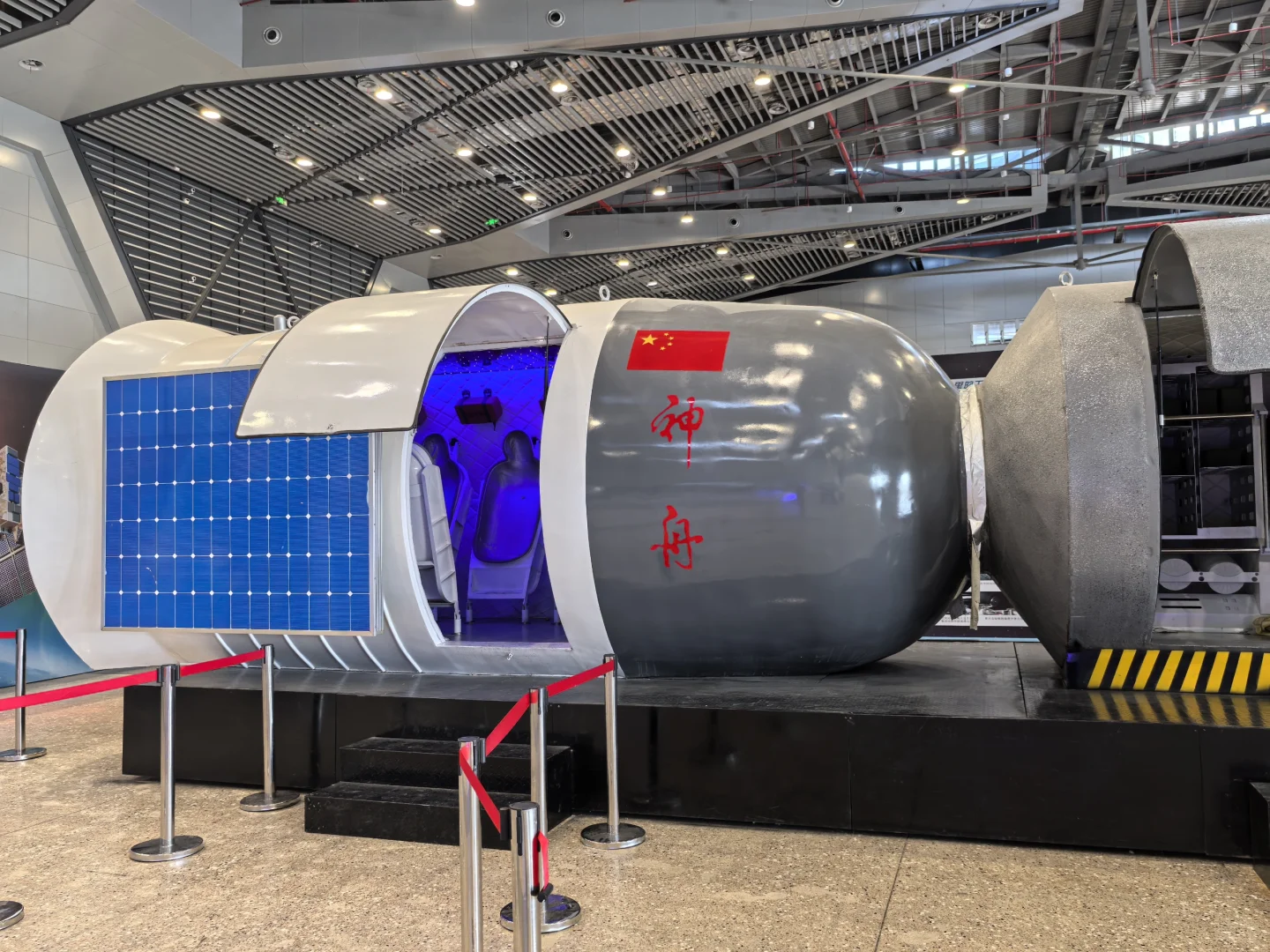 ?【安庆航天航空国防展】还能开坦克？