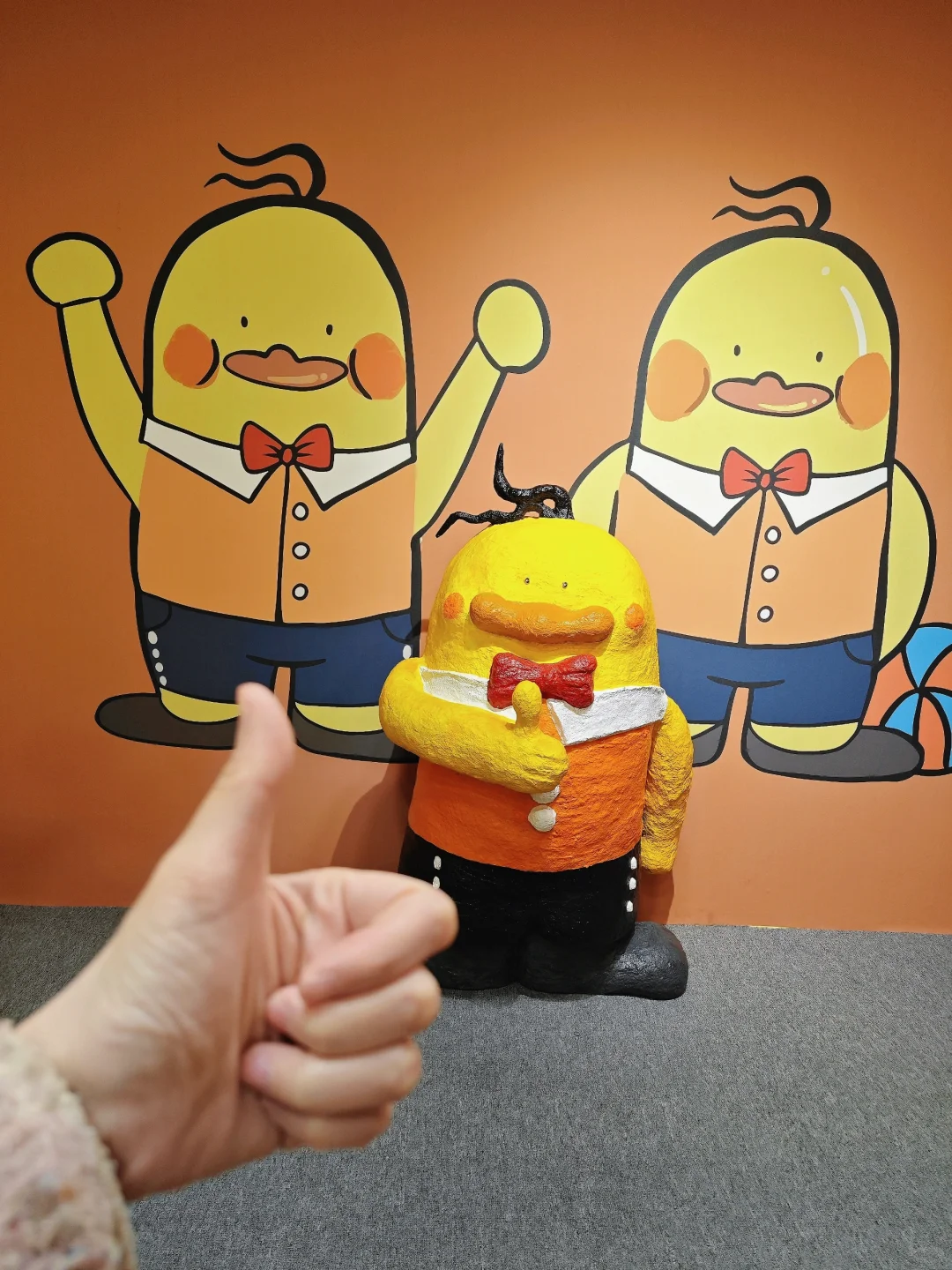 这姿势有点雷人了（桃黑黑语气