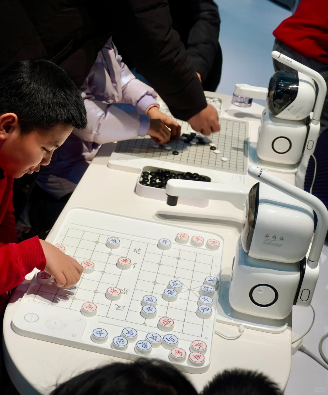 春晚机器人炸场!亦庄机器人大世界新春看展