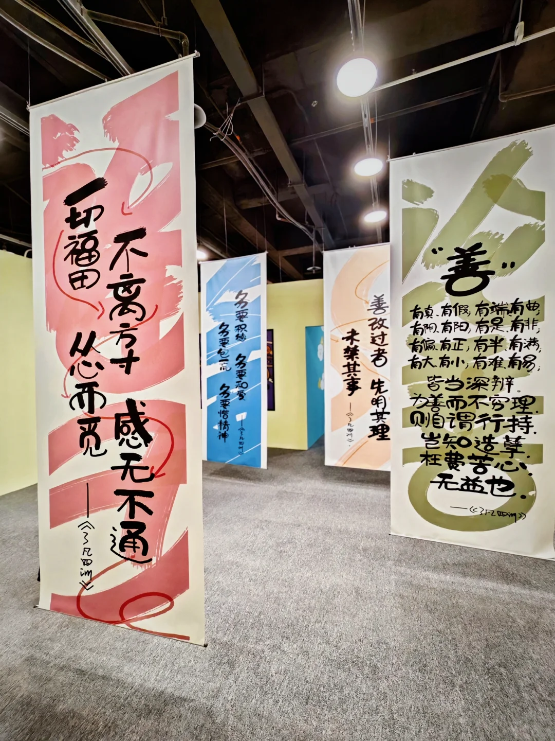 这姿势有点雷人了（桃黑黑语气