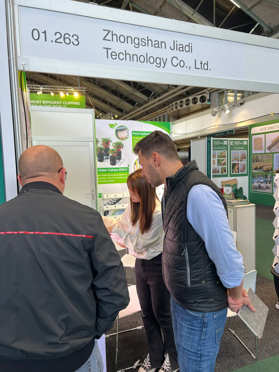 外贸人｜参展第一天?