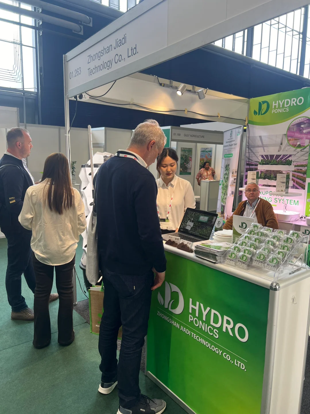 外贸人｜参展第一天?