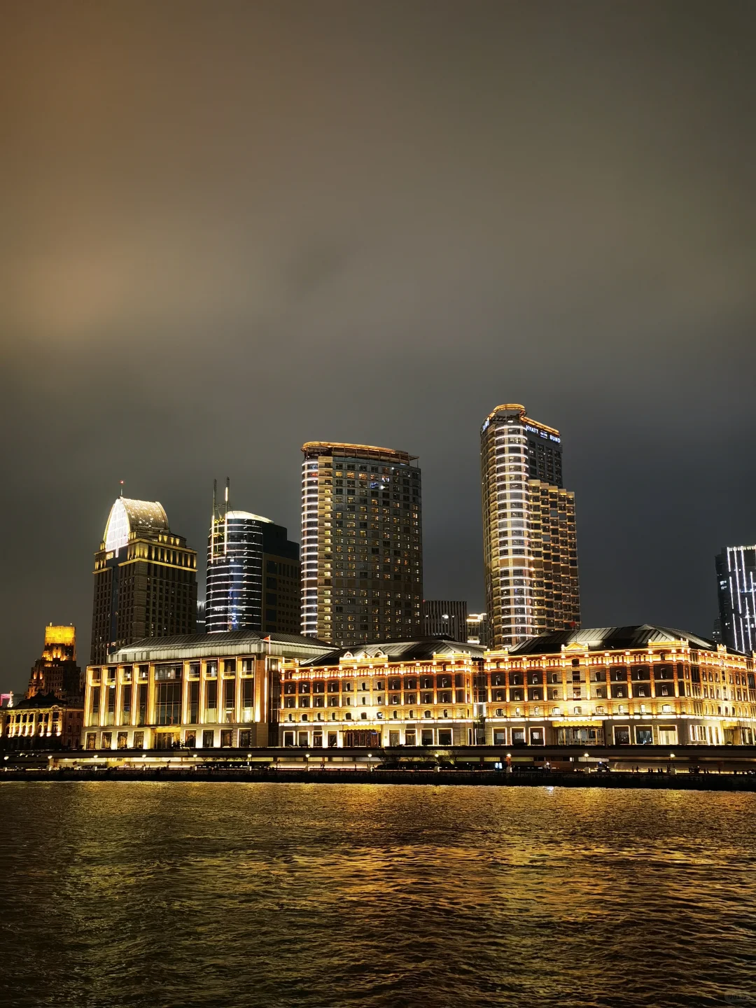 游浦江还得是游览船，2元轮渡真不行