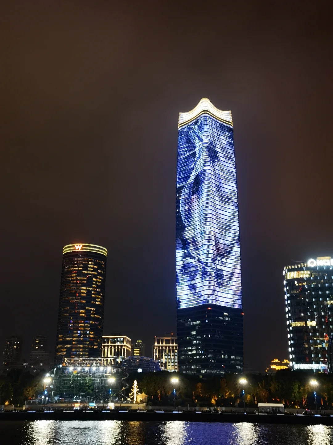 游浦江还得是游览船，2元轮渡真不行