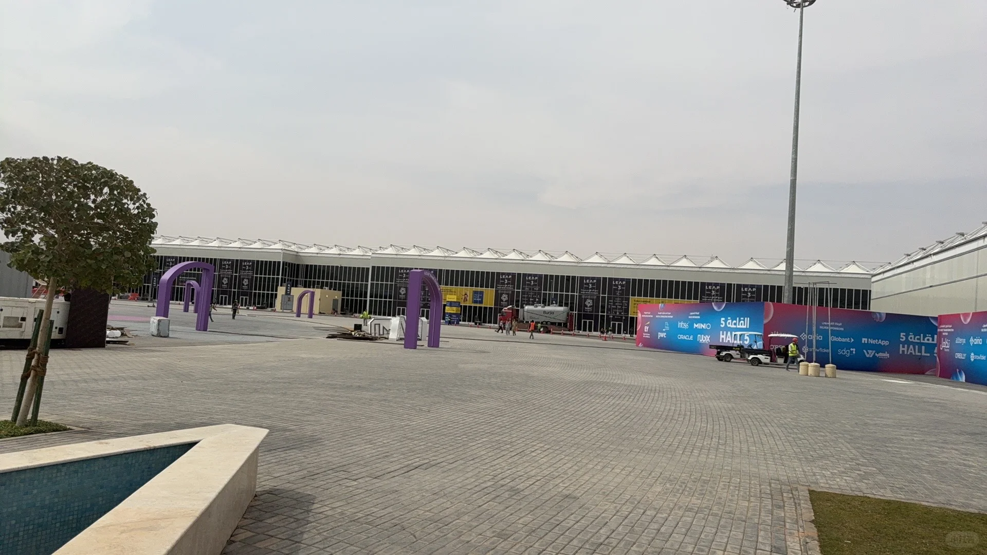 2.7找沙特化妆师