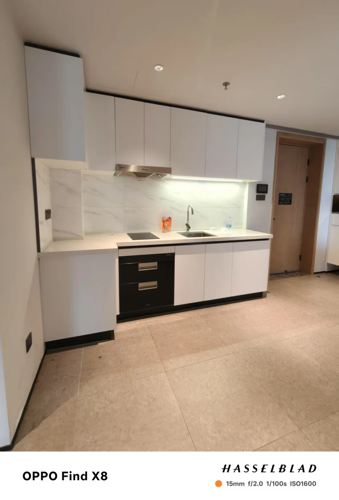 会展湾水岸两房 部分家私 价格优惠噢