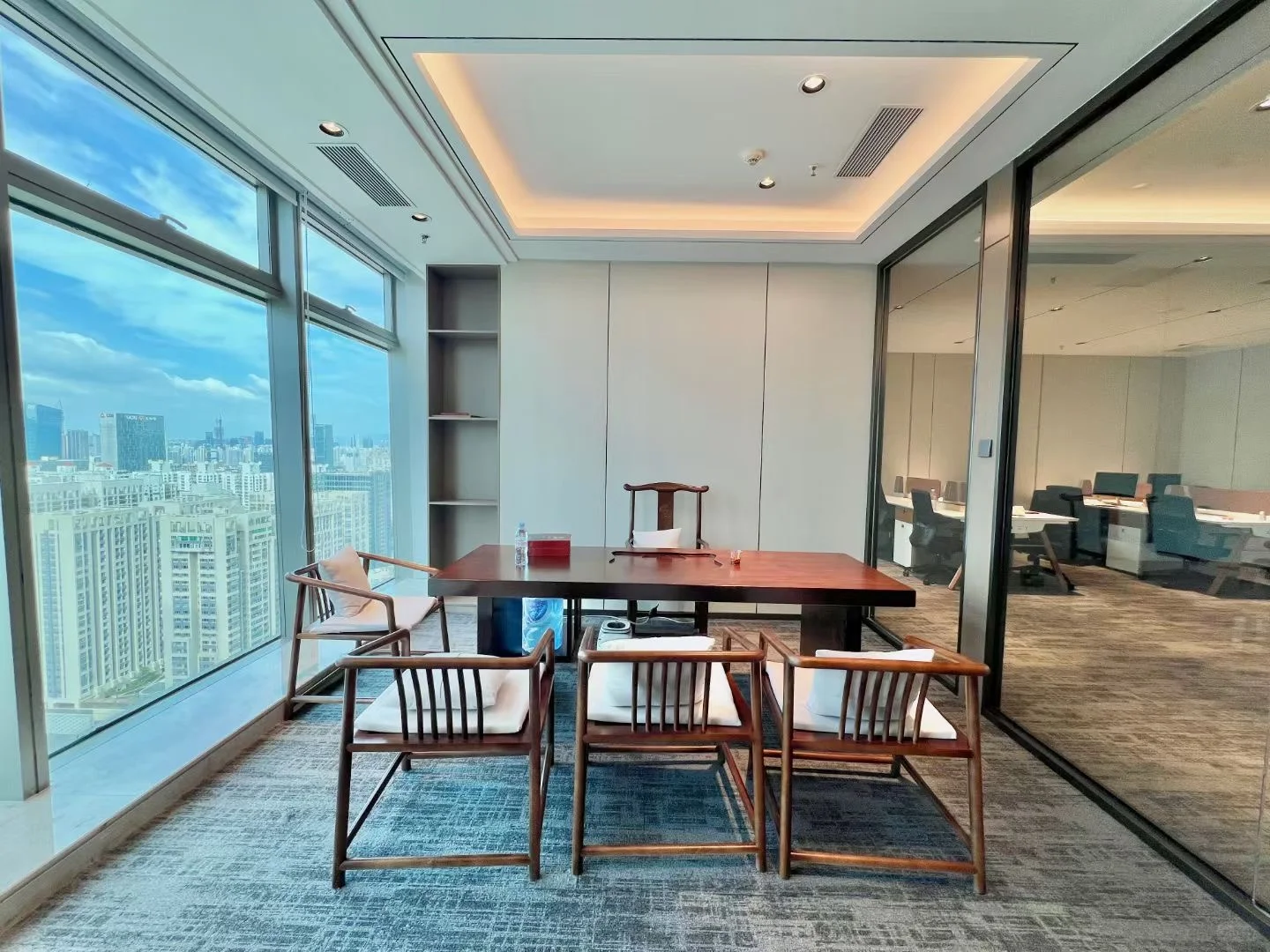 福田会展中心，卓越世纪中心高楼层只租100了