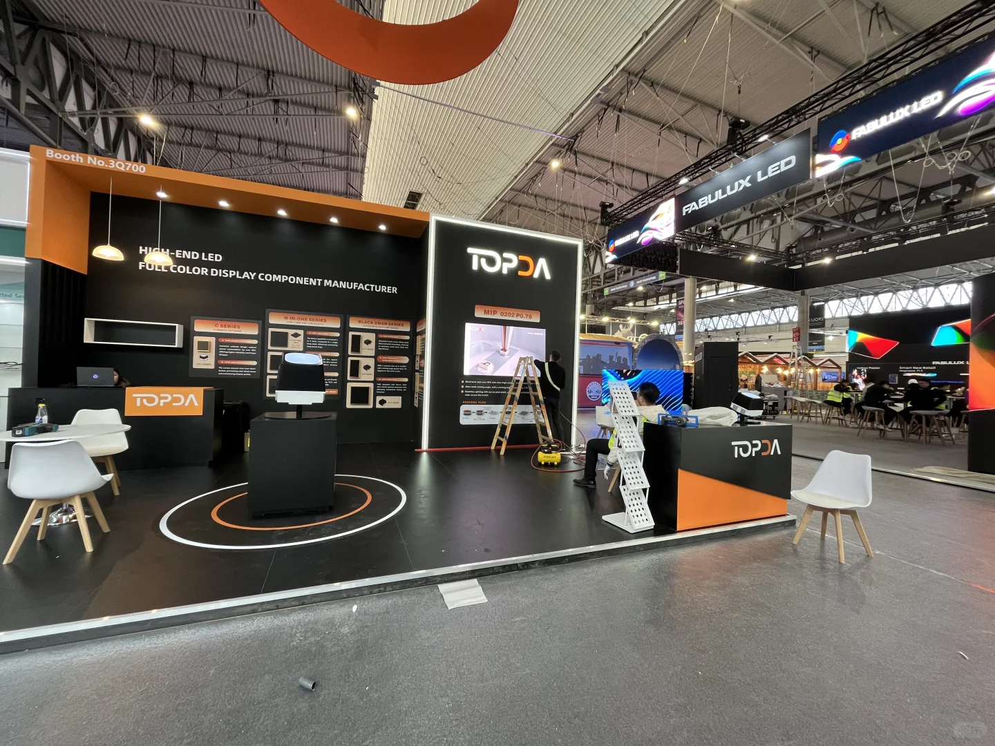 是谁在展会站了一天 还在加班的