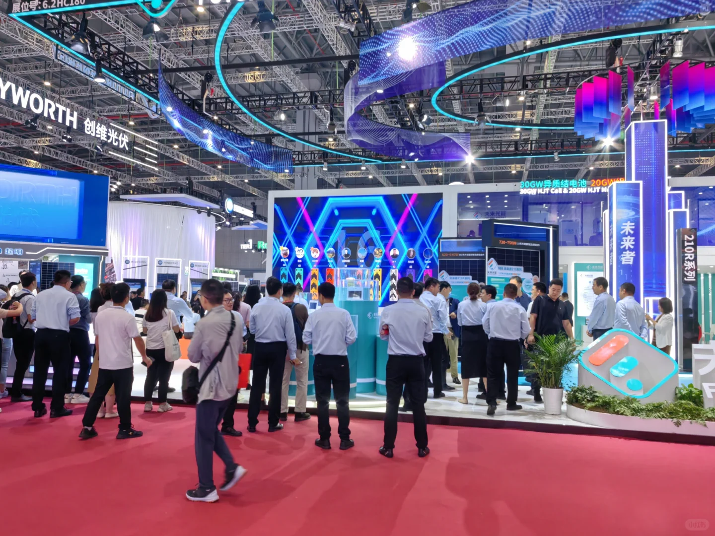 光伏展现场活动非常火爆，超级炸裂的互动！