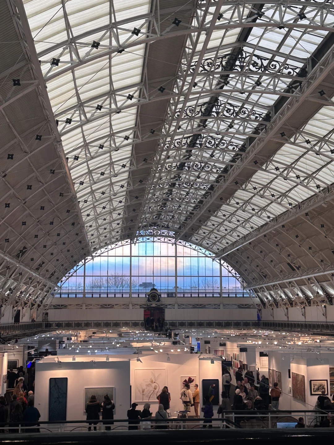 博览会 vs. 展览：艺术界的两种“秀场”