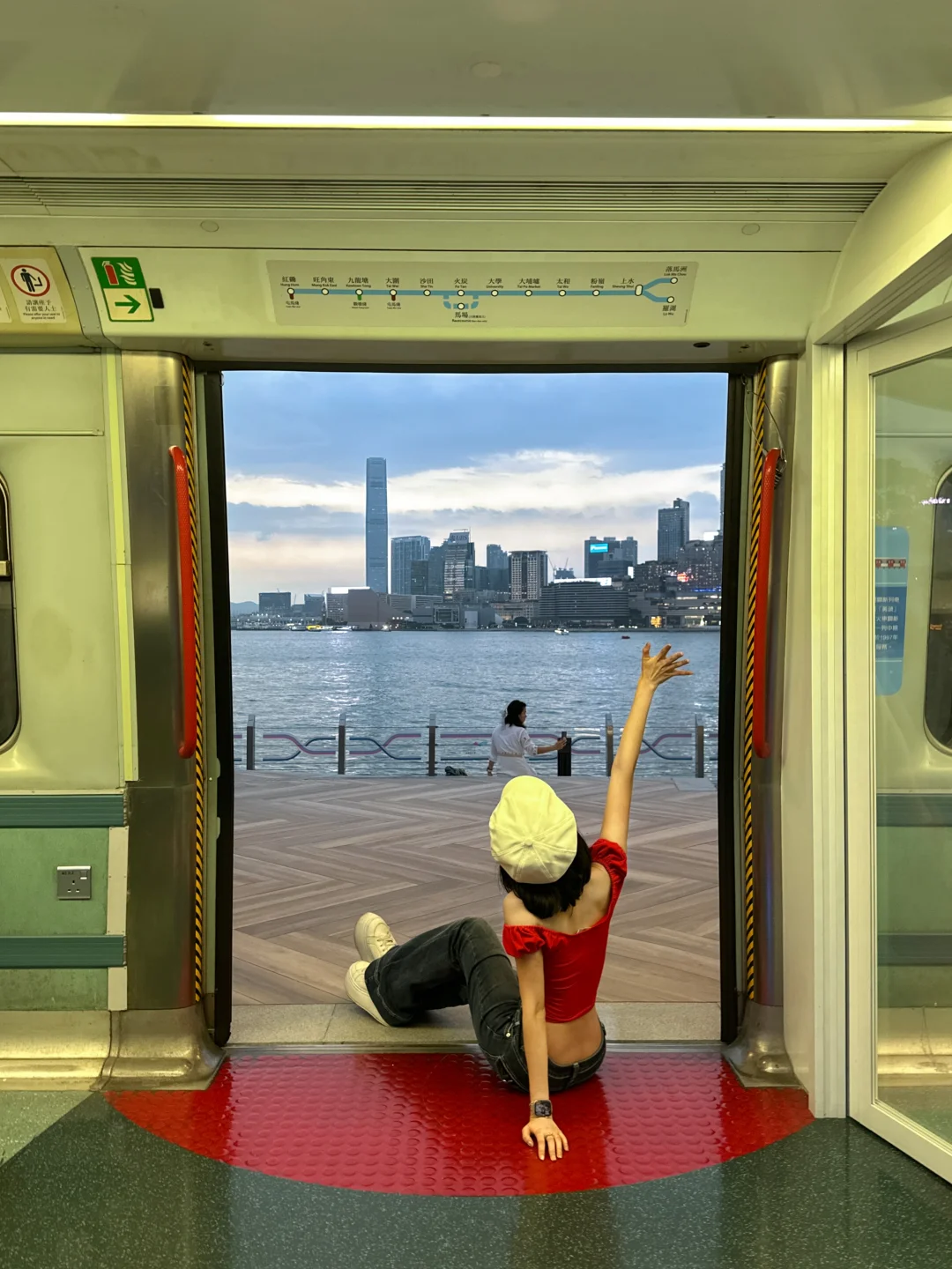 浪漫HK??一出地铁就到的海边…..太美啦！！