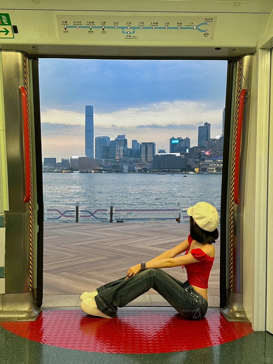 浪漫HK??一出地铁就到的海边…..太美啦！！