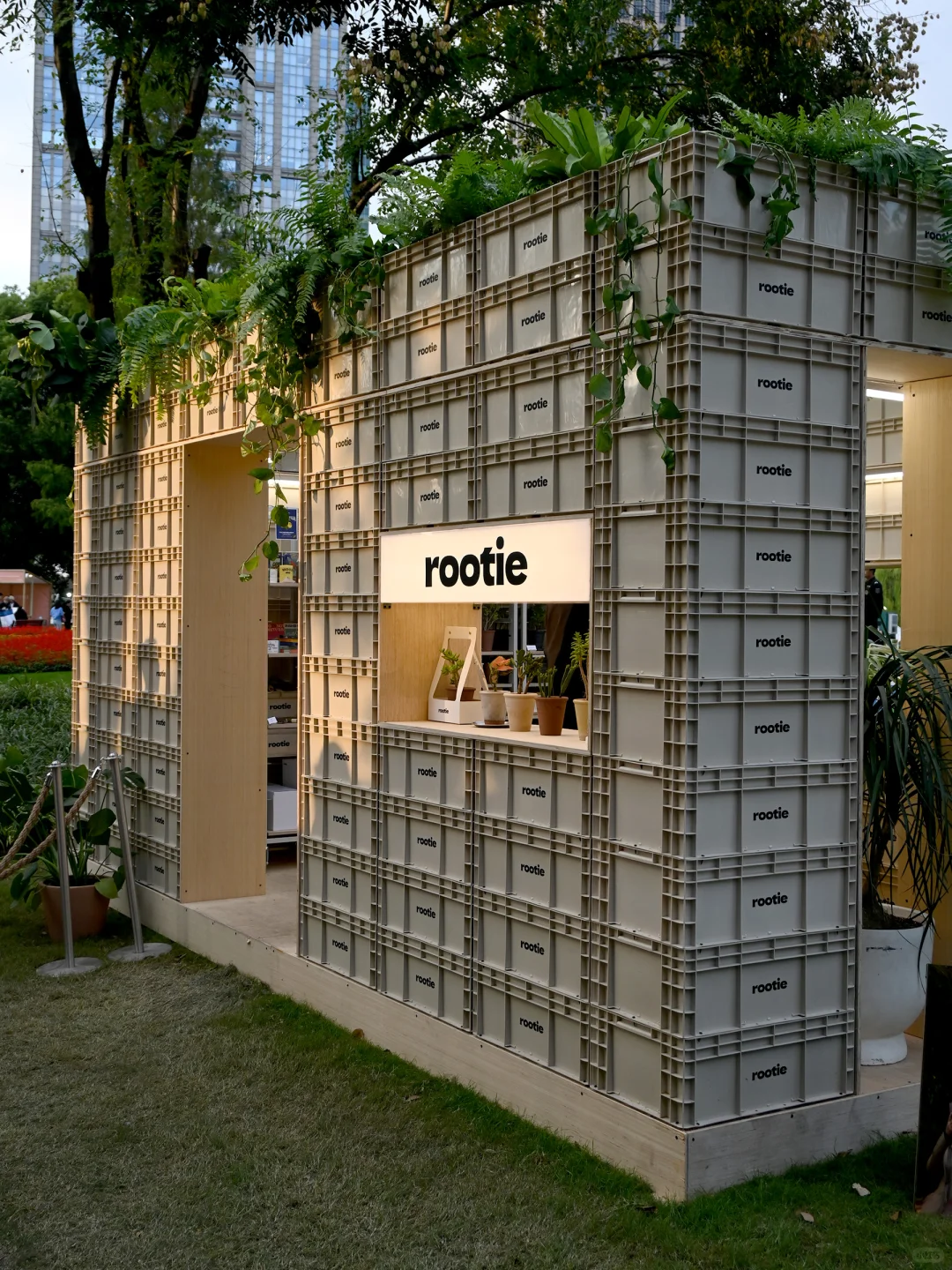 活动回顾｜用几百个箱子把展位堆起来了