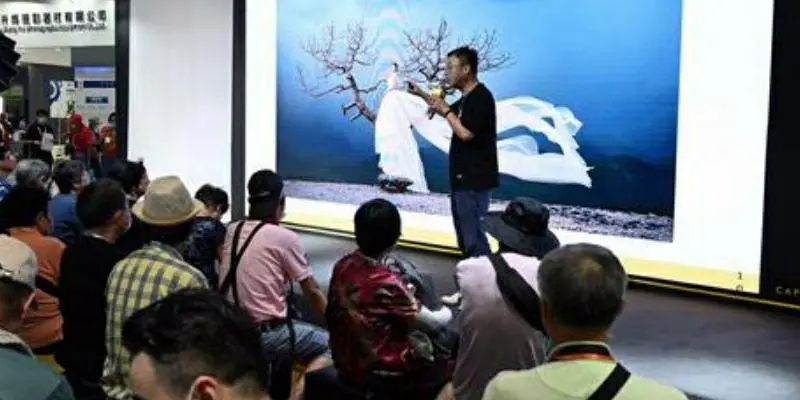 上海家具展会设计师：创意与技术的完美结合