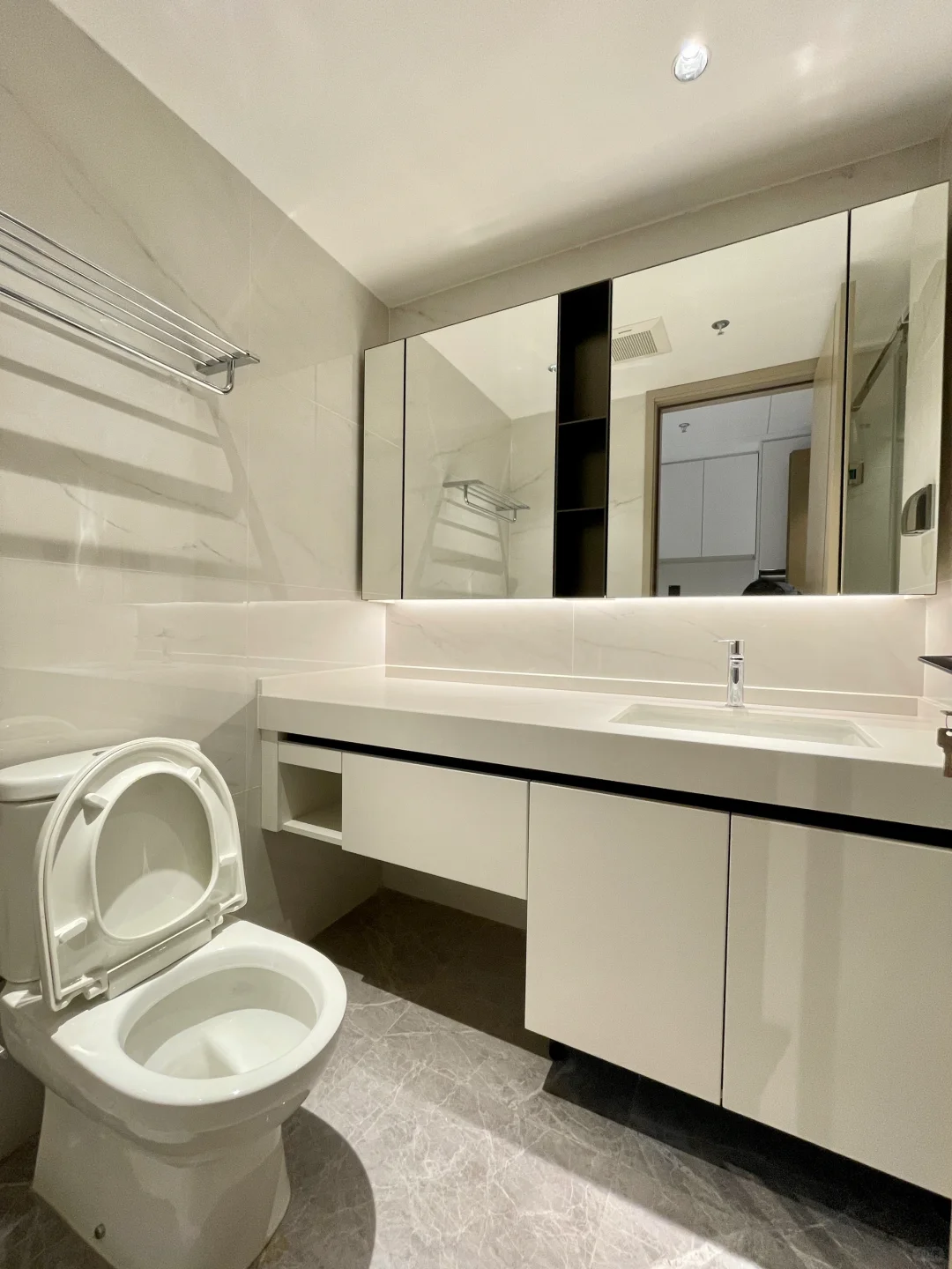 会展湾东城 42 平大单间 空房全新首次出租