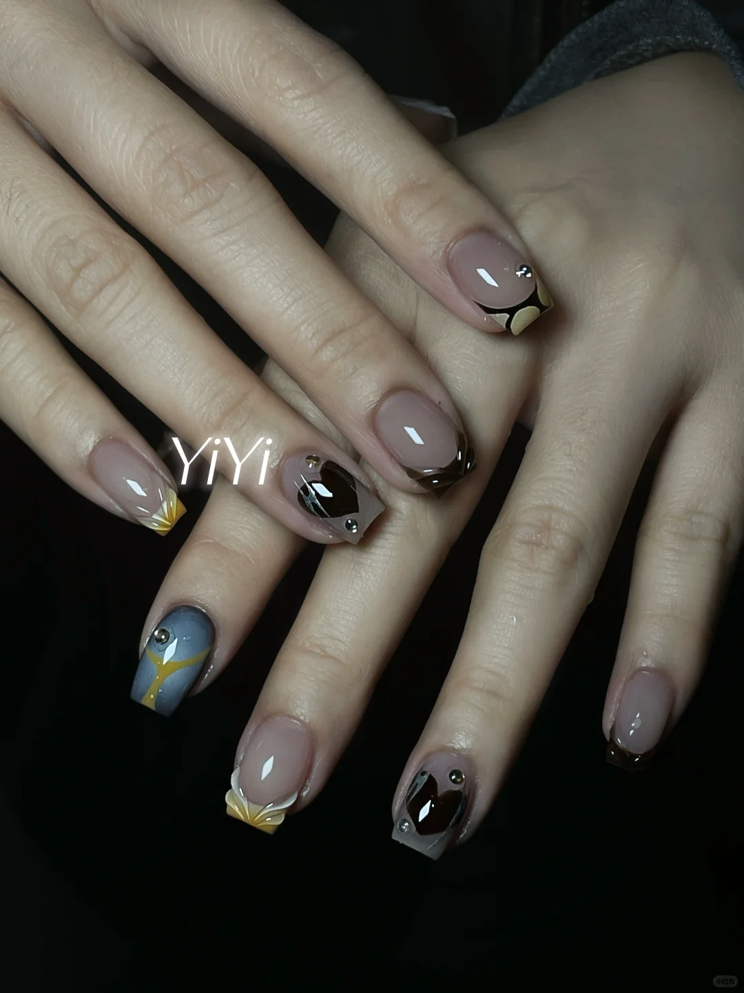 帮忙极限二选一！哪个更辣妹???