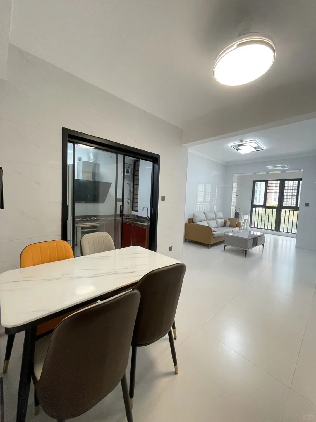 会展嘉园四区 85平两房 2500包物业停车?️